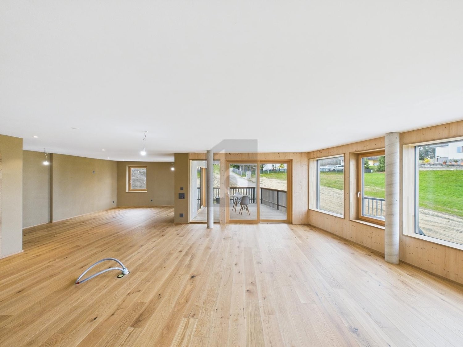 85m² office