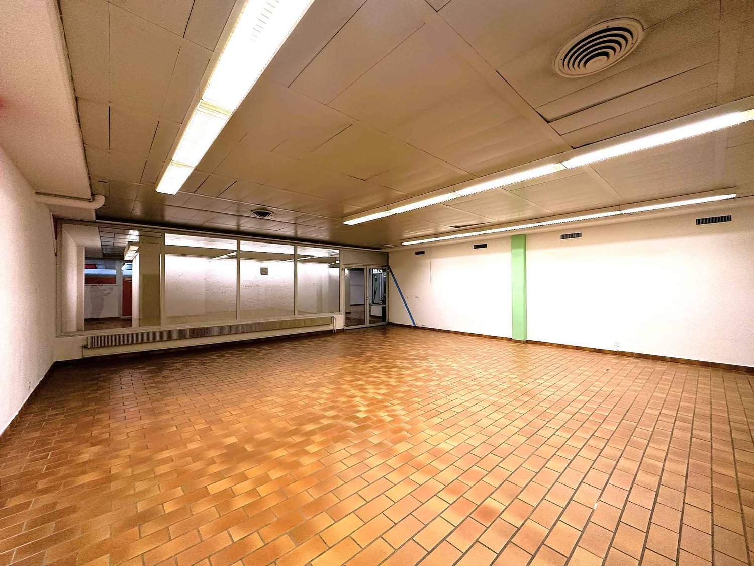 102m² arcade, foto 3 di 3