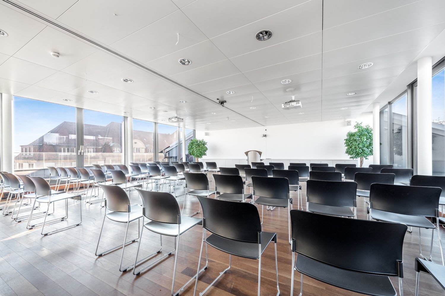 2000m² office