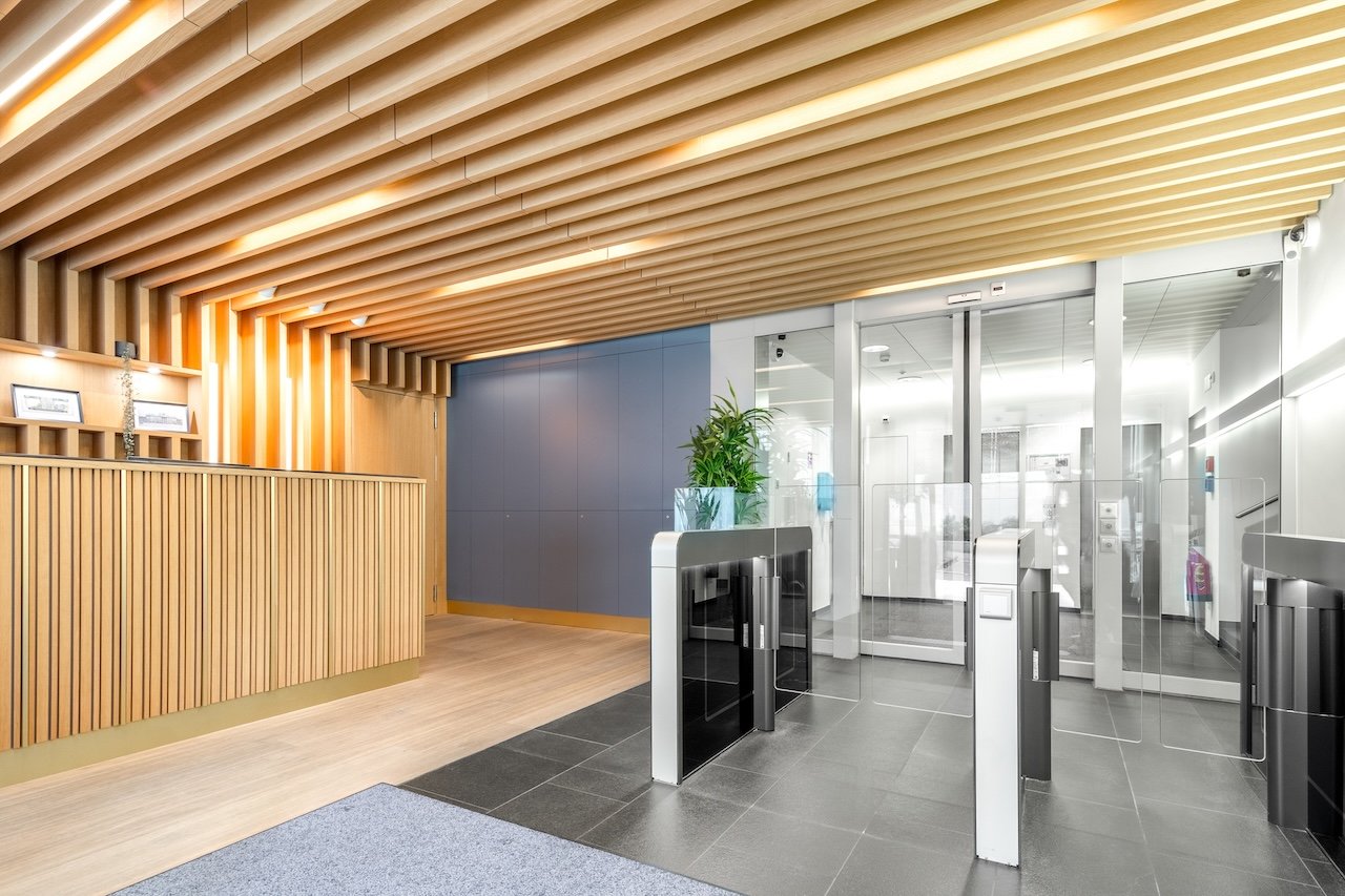 2000m² office