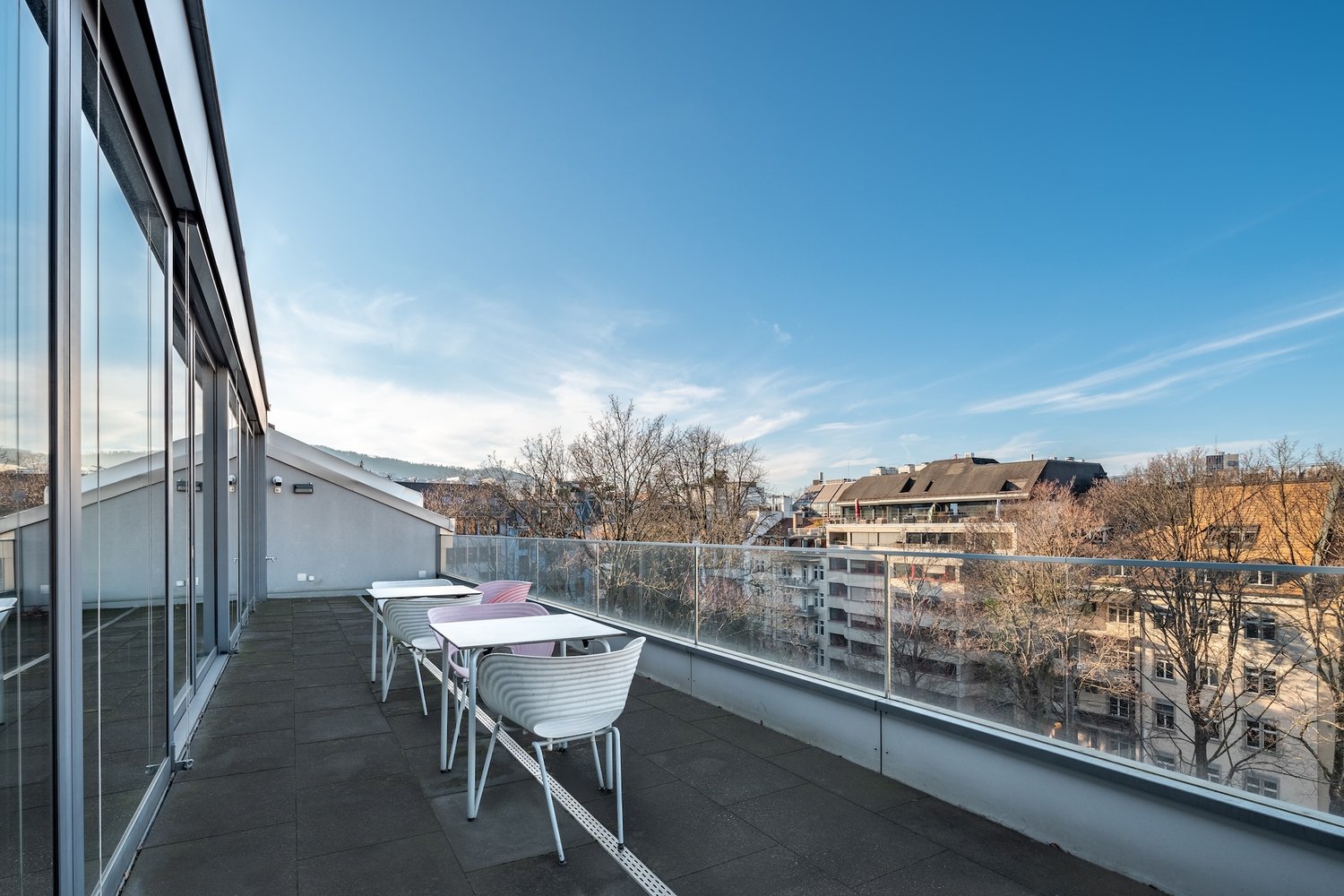 2000m² office