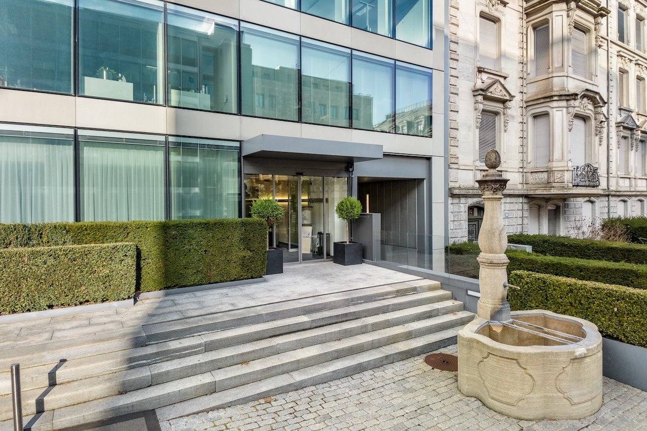 2000m² office