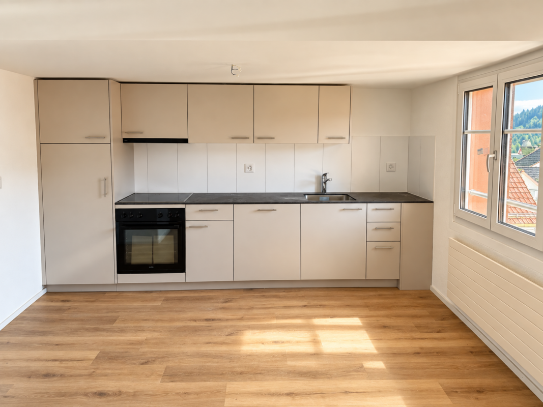 Appartamento di 3 ½ locali

A disposizione, affittiamo questo luminoso appartamento di 3.5 locali completamente ristrutturato con una splendida vista sulle montagne.

Highlights:
-Cucina moderna inclusa lavastoviglie
-Pavimento in vinile facile da curare
-Cantina privata
-Animali domestici ammessi
-