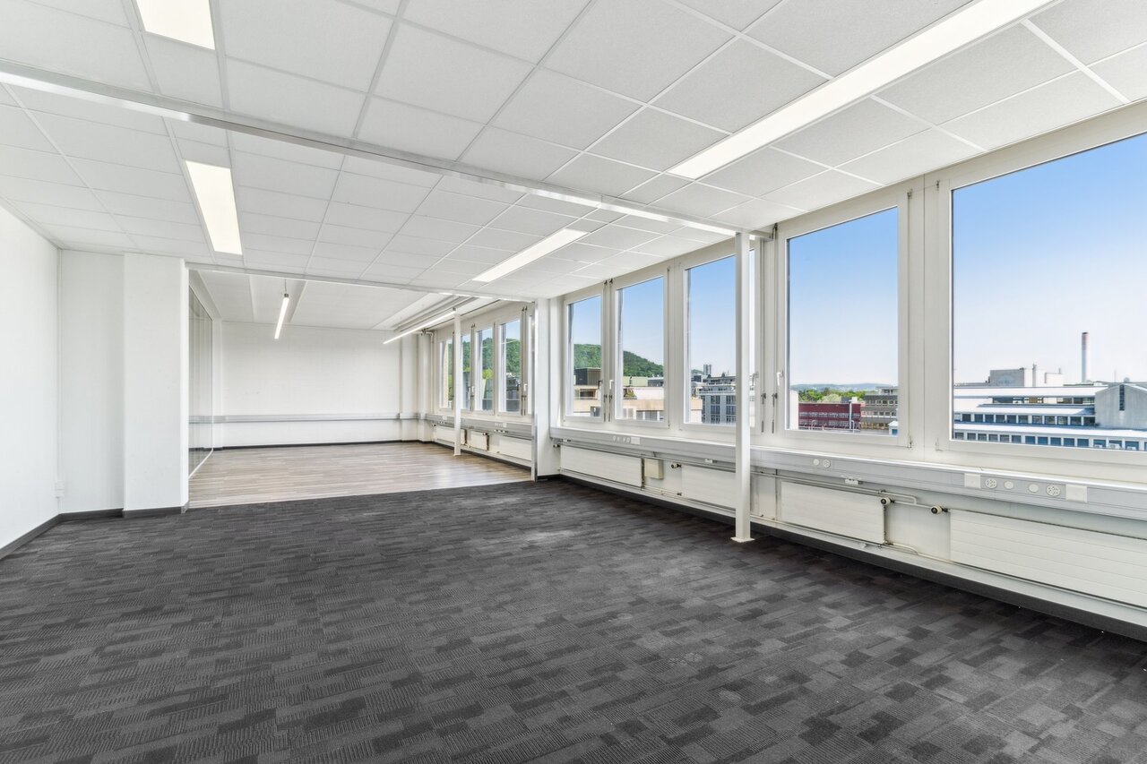 819m² office
