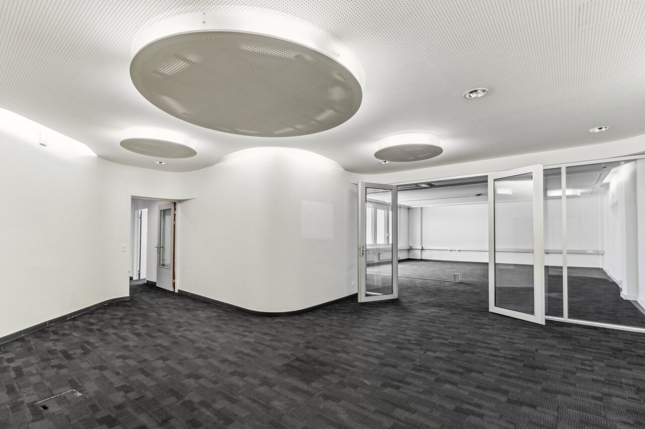 819m² office