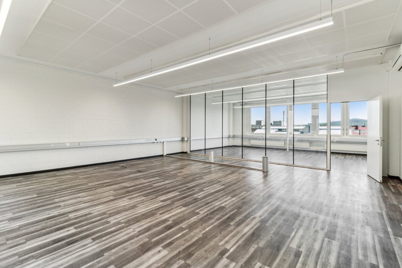 819m² office