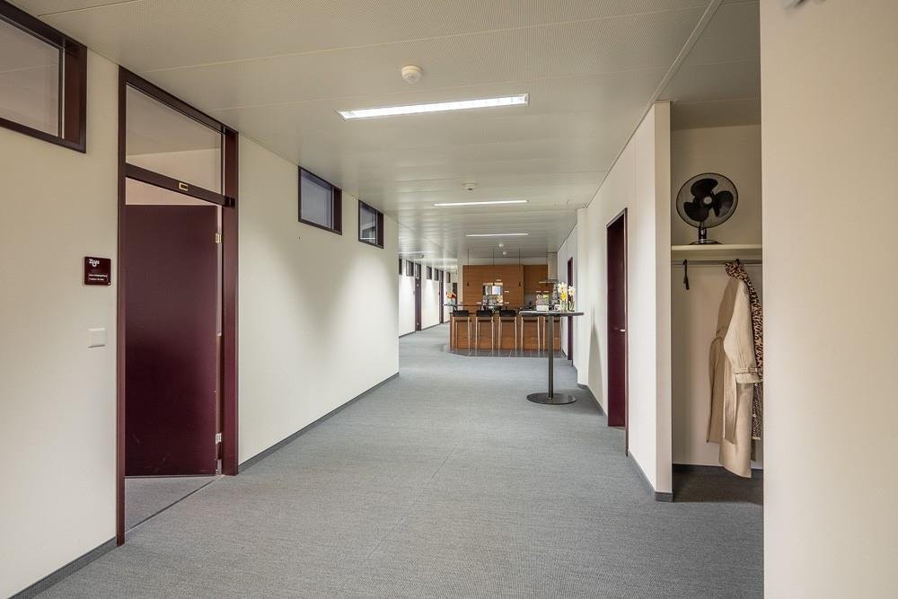 303m² ufficio, foto 4 di 10