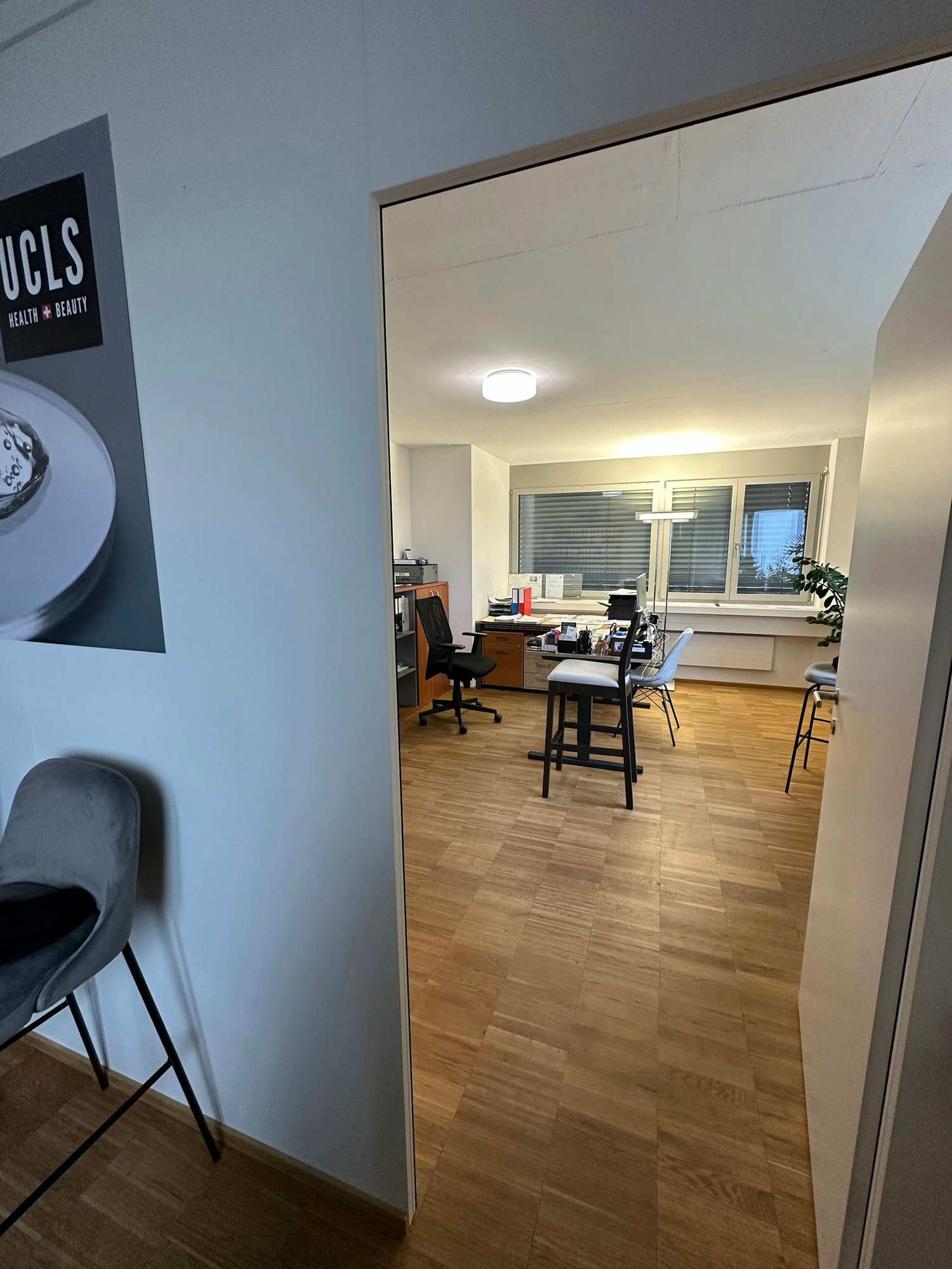 222m² office