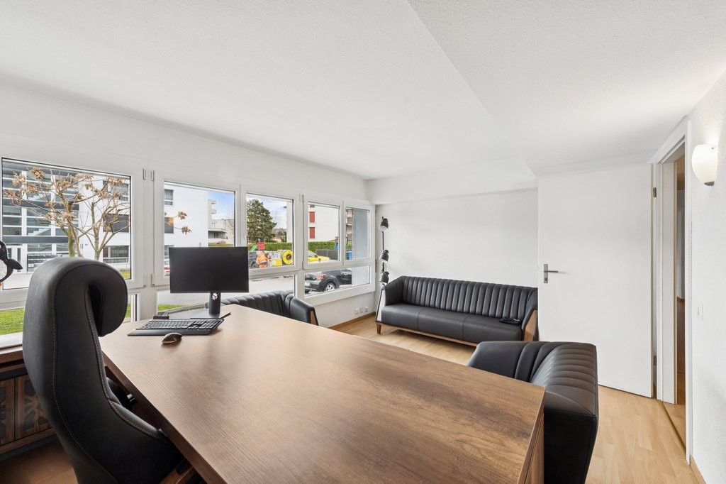 94m² office
