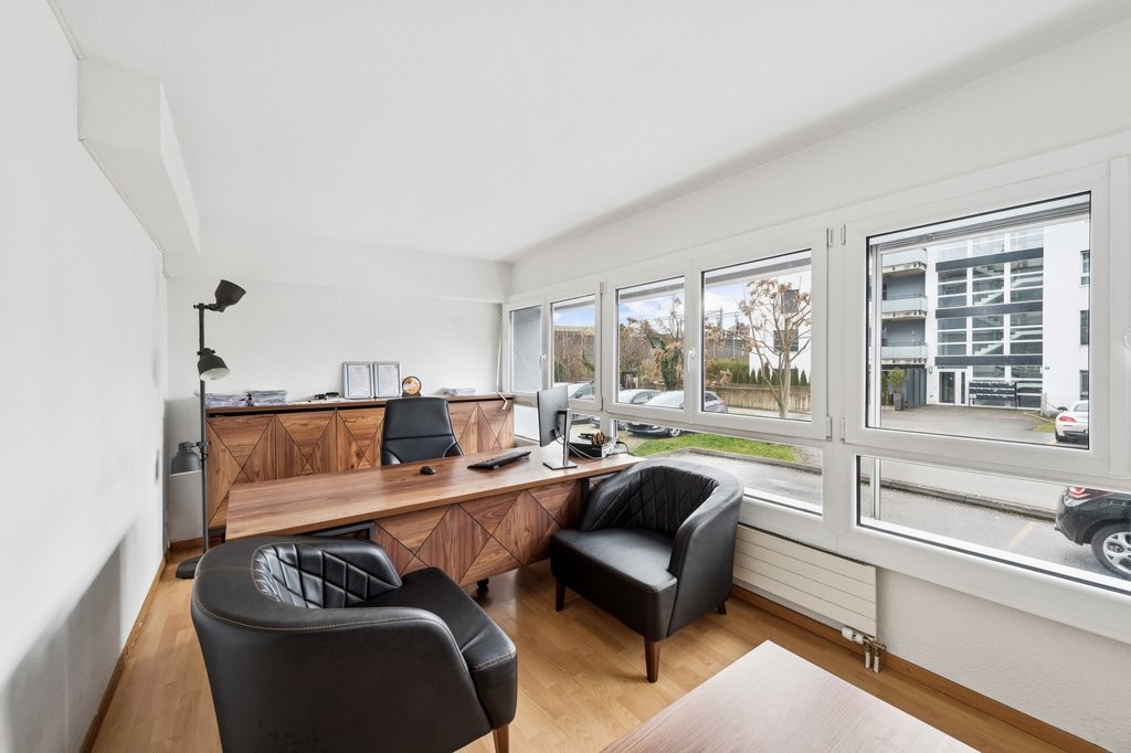94m² office