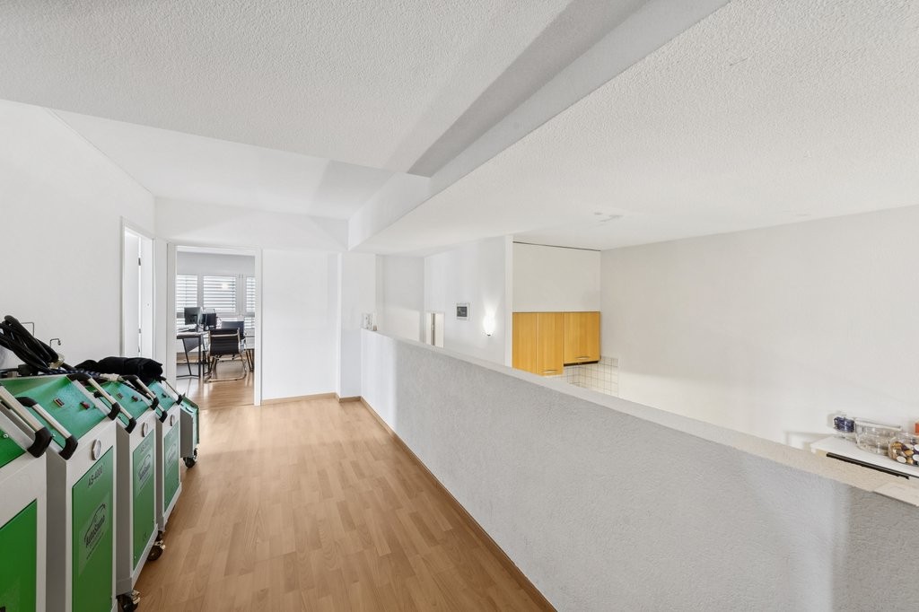 94m² office