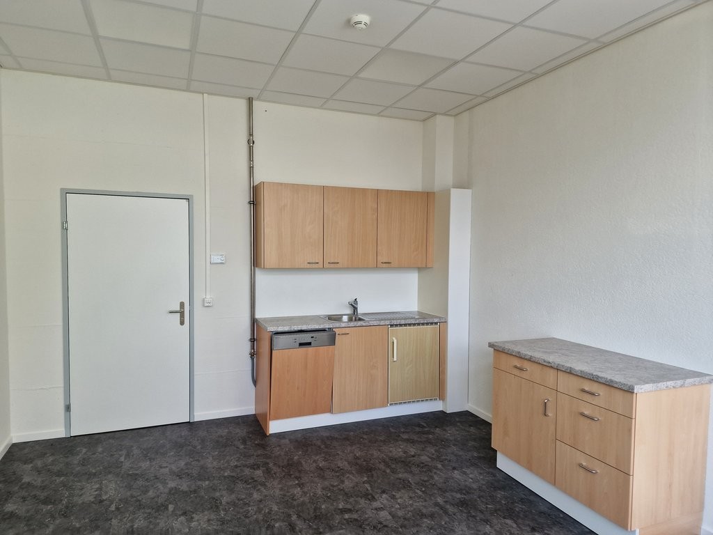 87m² office