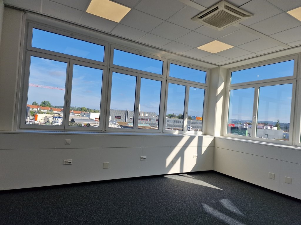 87m² office
