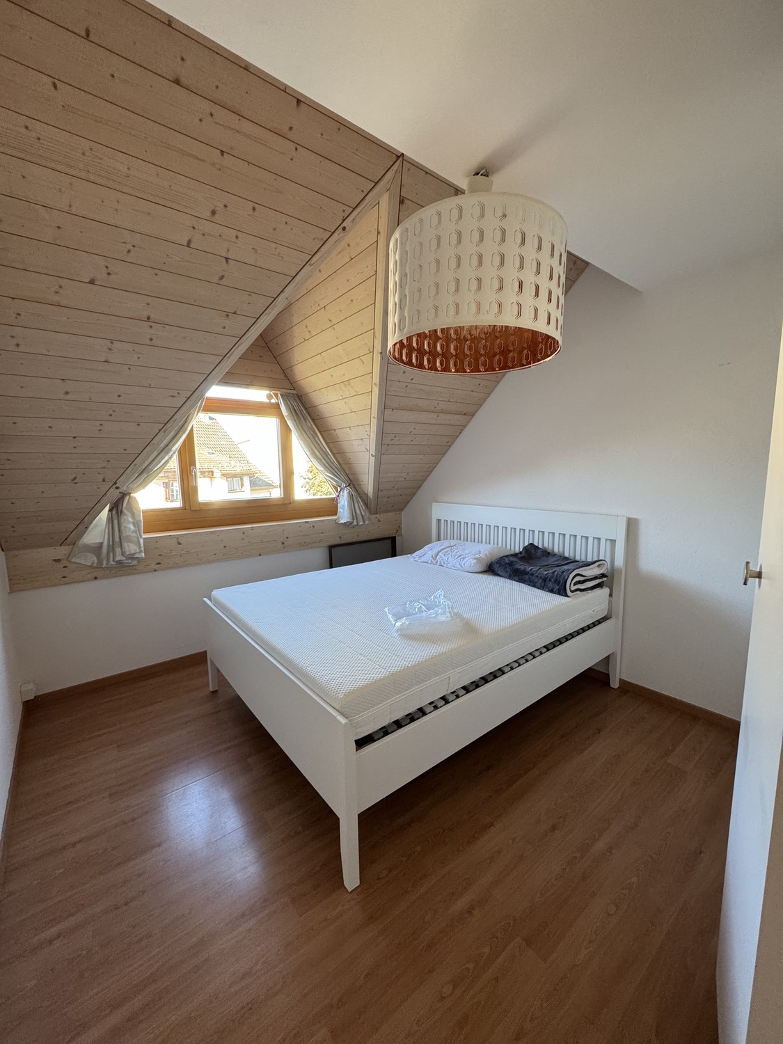Stanza arredata e tranquilla in affitto nella zona del Canton Zug

Solo per professionisti, pendolari o individui che soggiornano nella zona solo occasionalmente per motivi di affari/lavoro.

Registrazione / registrazione dell'indirizzo possibile.

In caso di interesse, si prega di inviare una breve