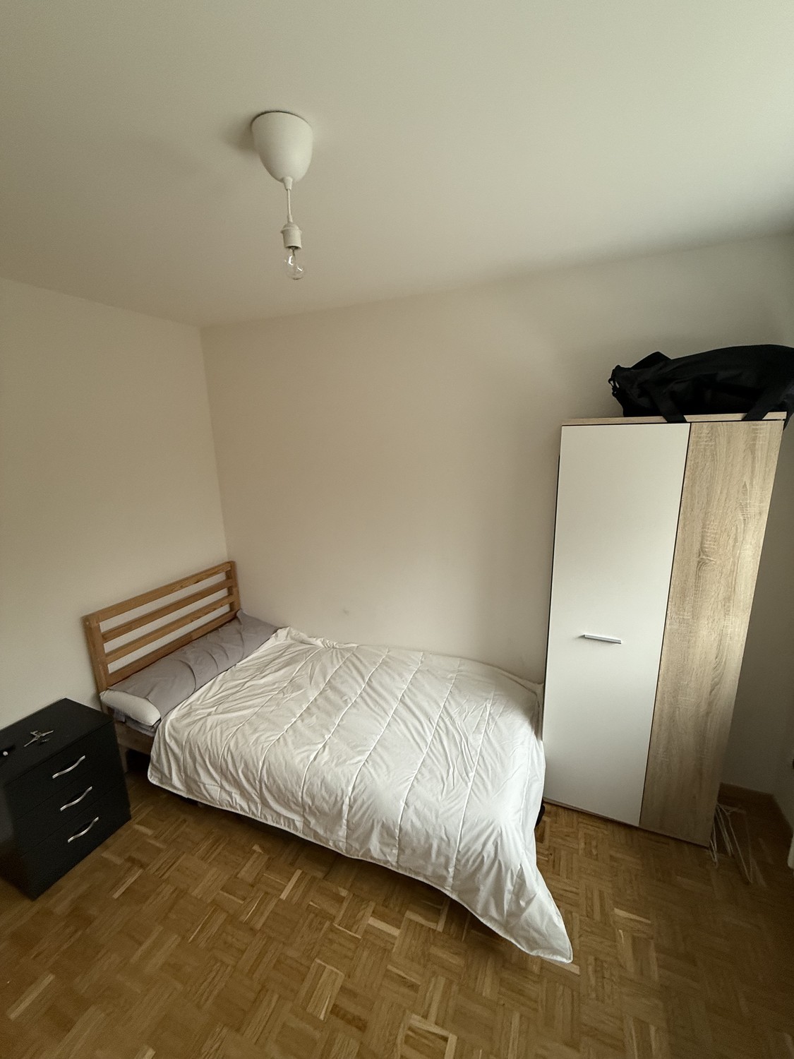 Camera in un appartamento condiviso, foto 1 di 5
