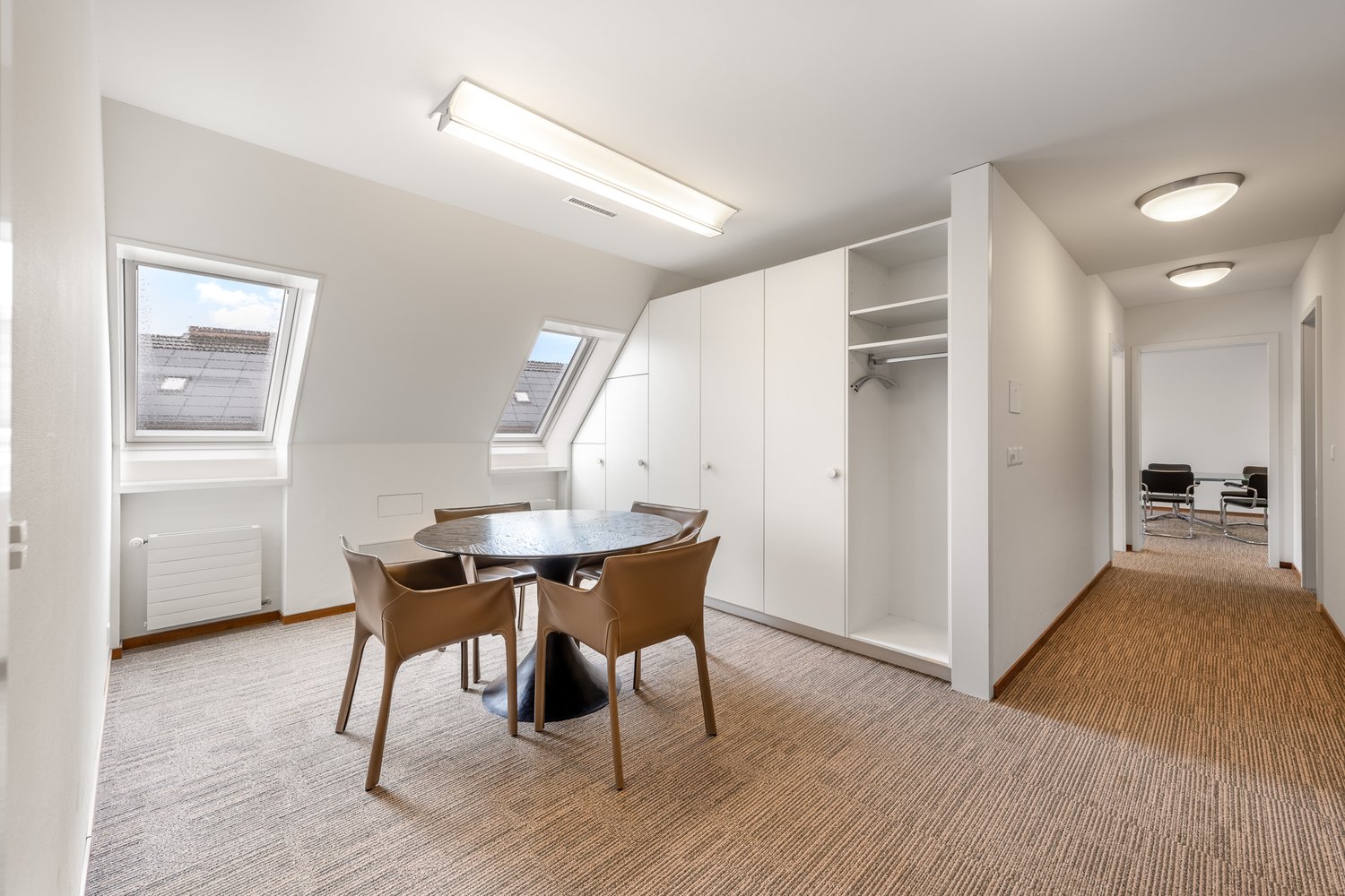 60m² office