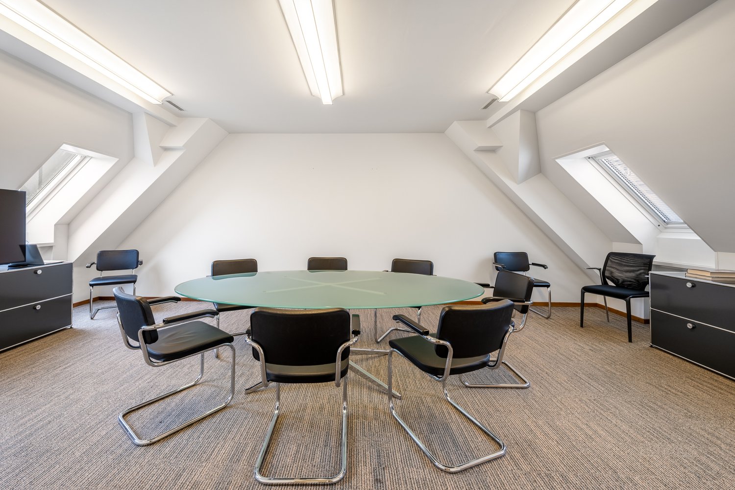 60m² office