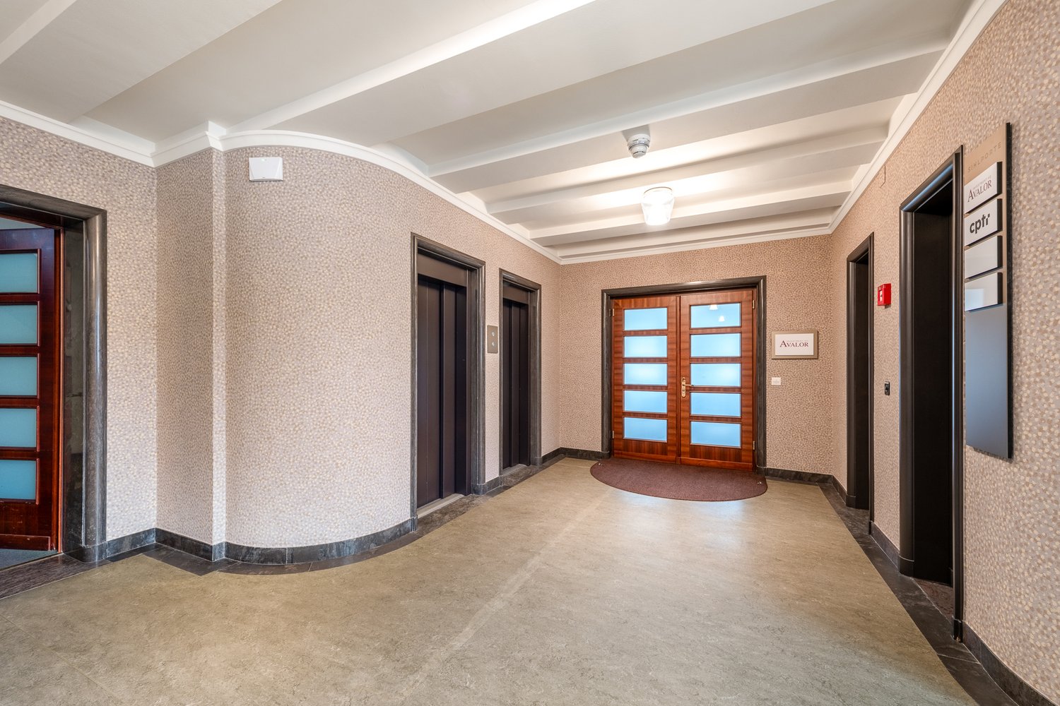 60m² office