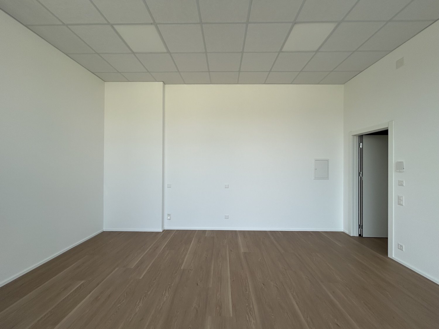 35m² shop
