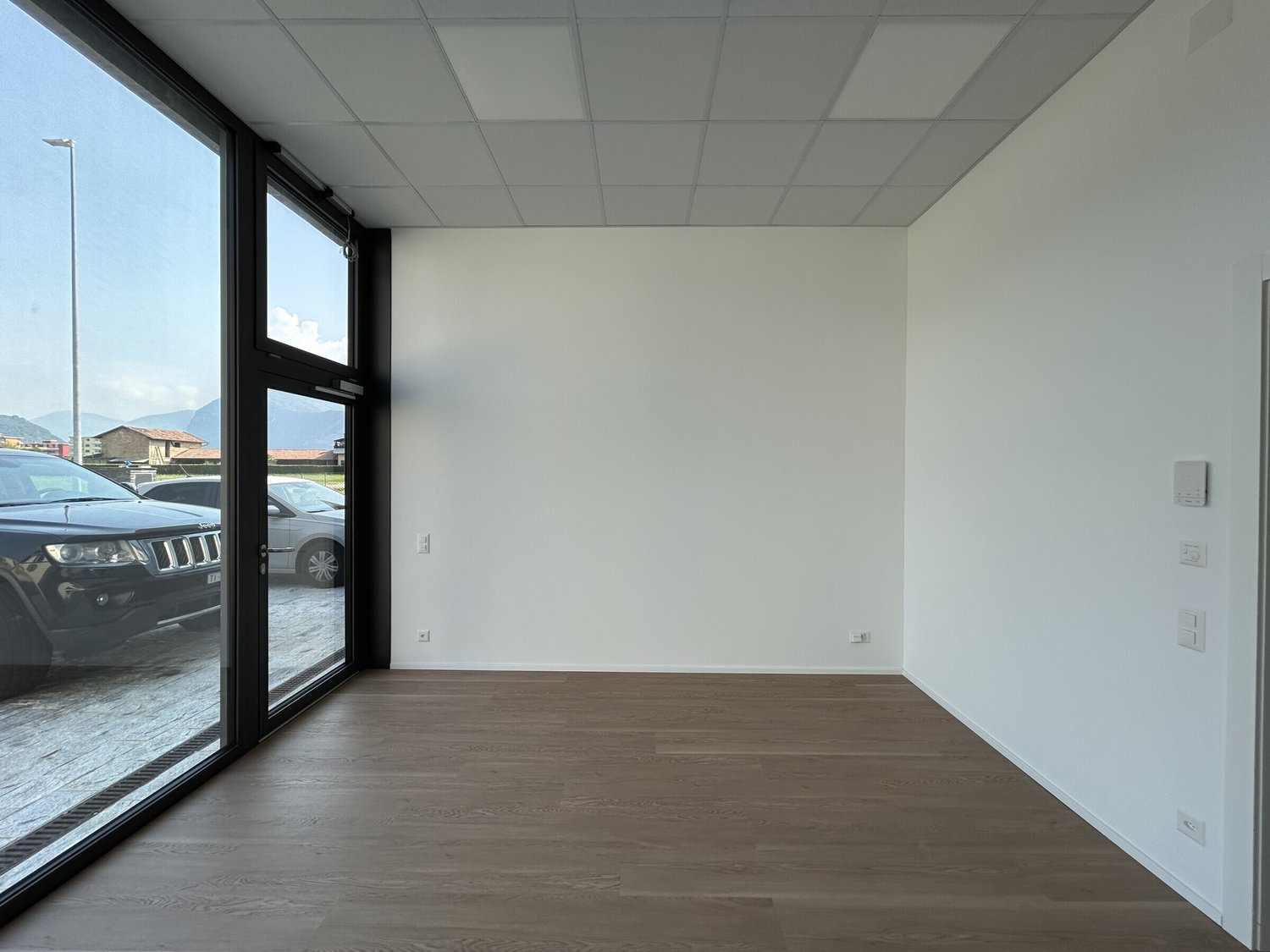35m² shop