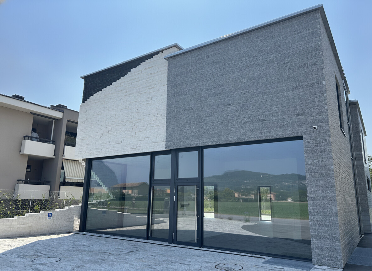 35m² shop