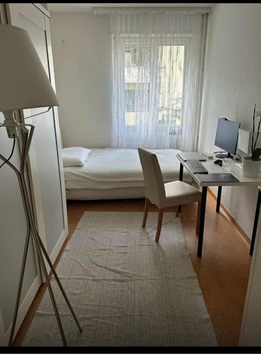 Camera in un appartamento condiviso, foto 2 di 4