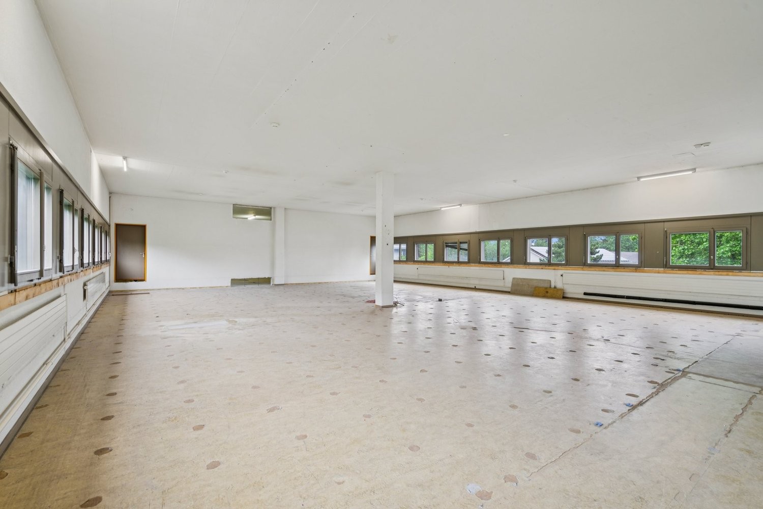 297m² storage room