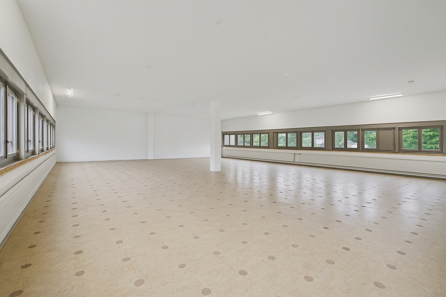 297m² storage room