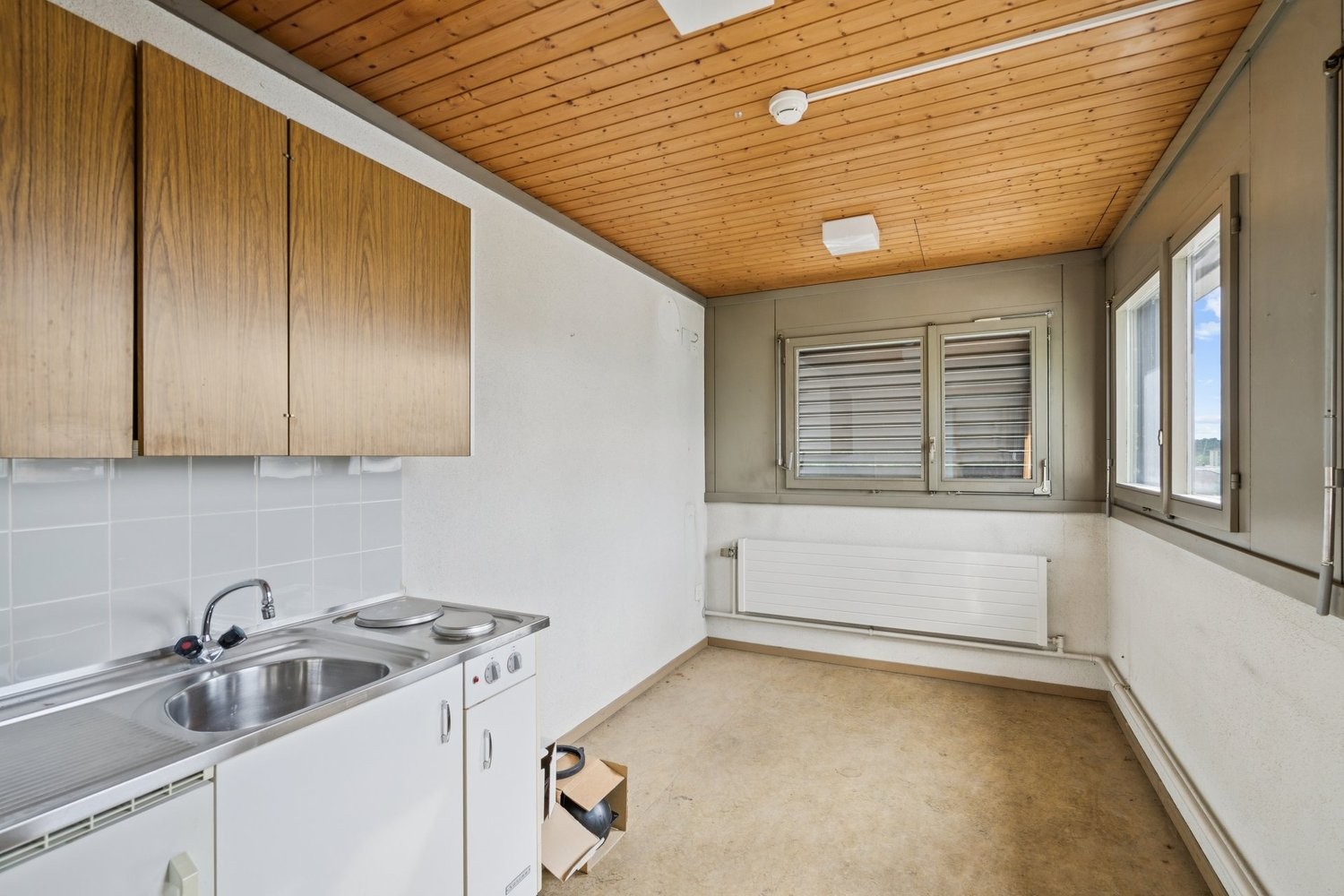 297m² storage room