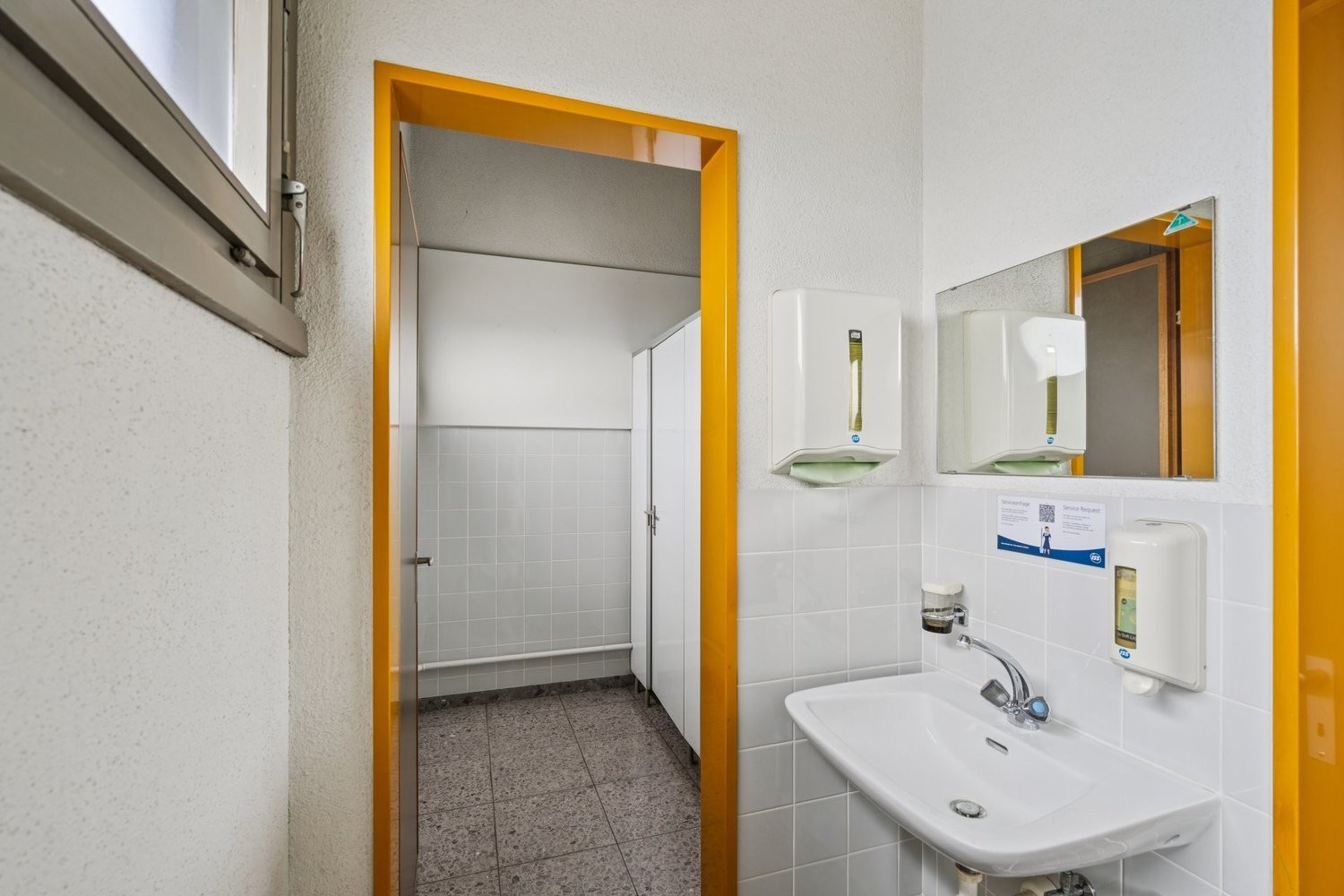 297m² storage room