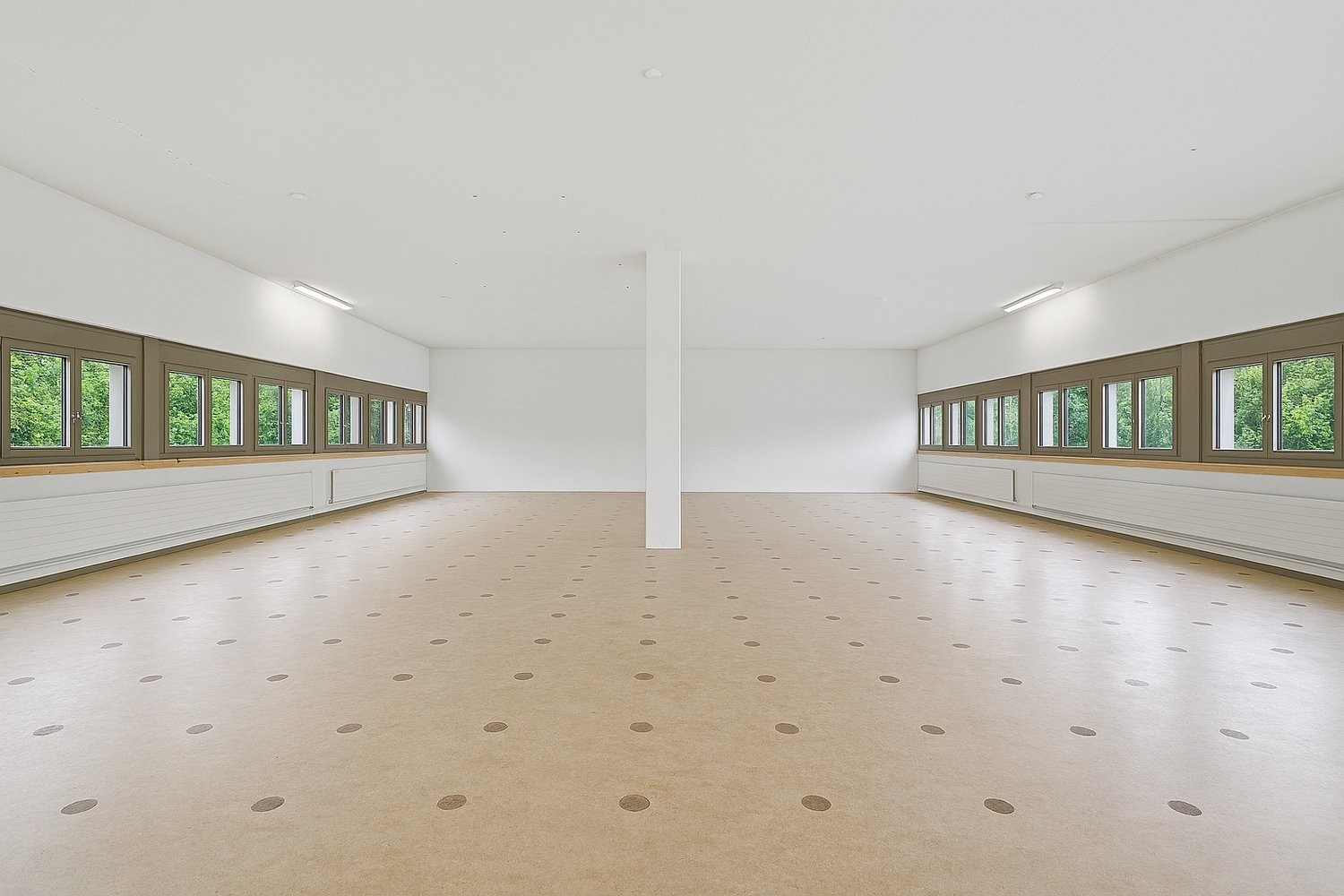 297m² storage room
