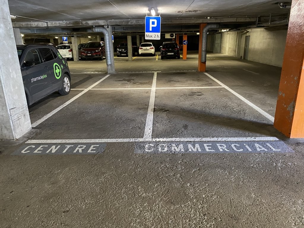 85m² shop