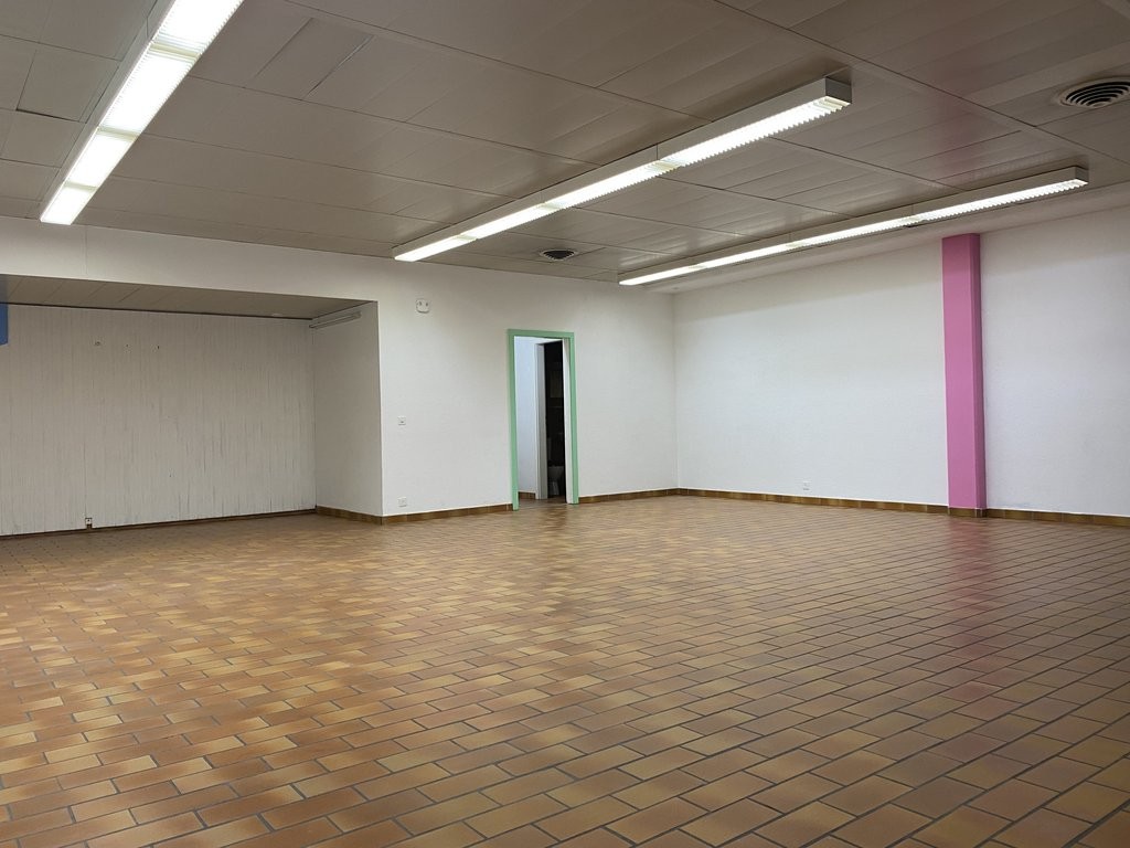 85m² shop