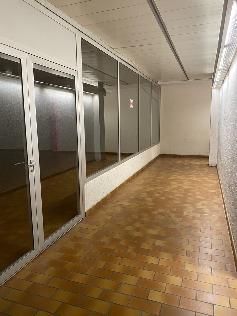 85m² shop