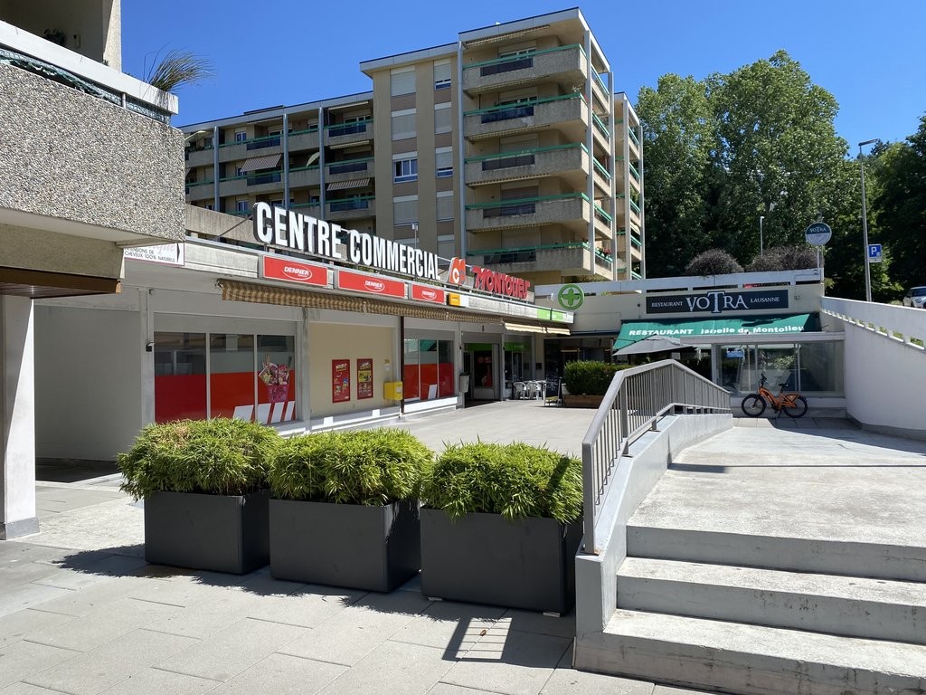85m² shop