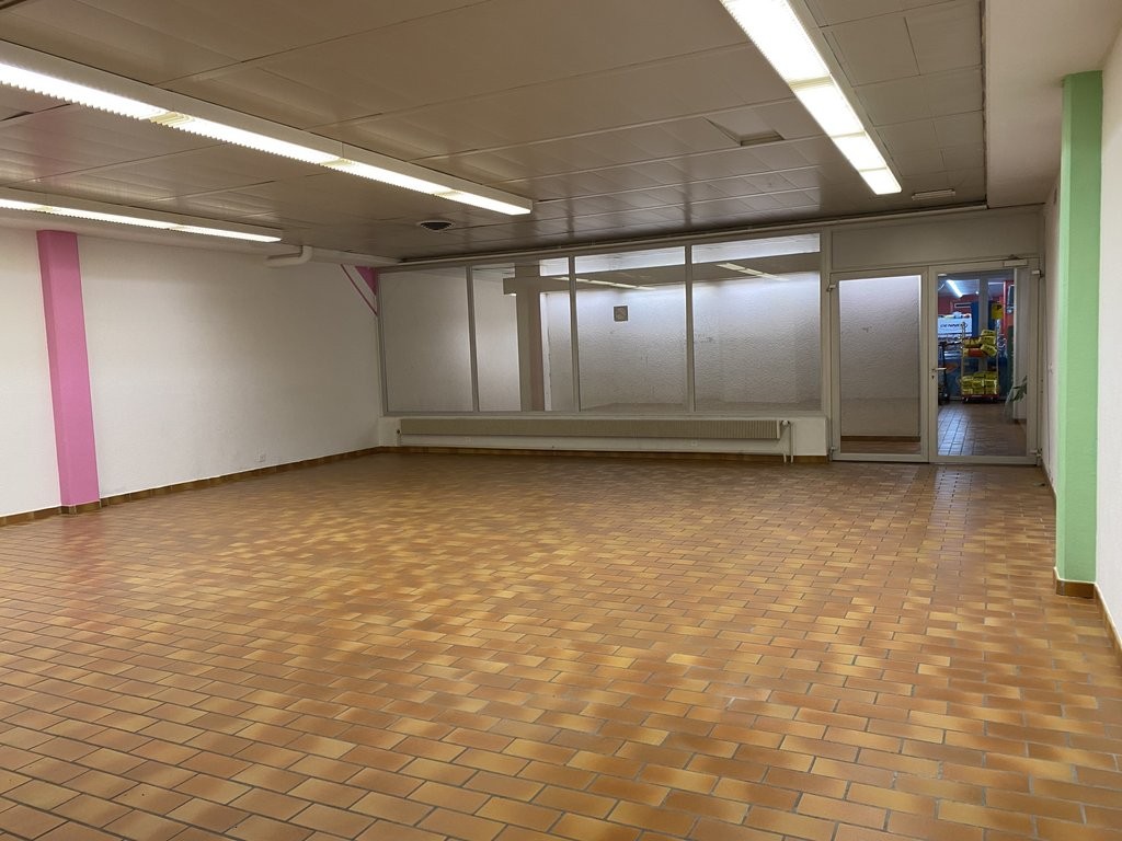 85m² shop