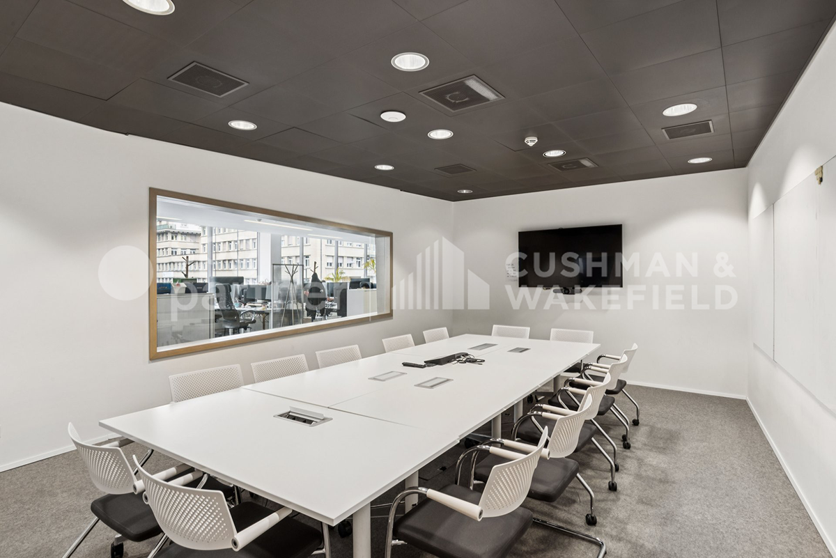 650m² ufficio, foto 3 di 10