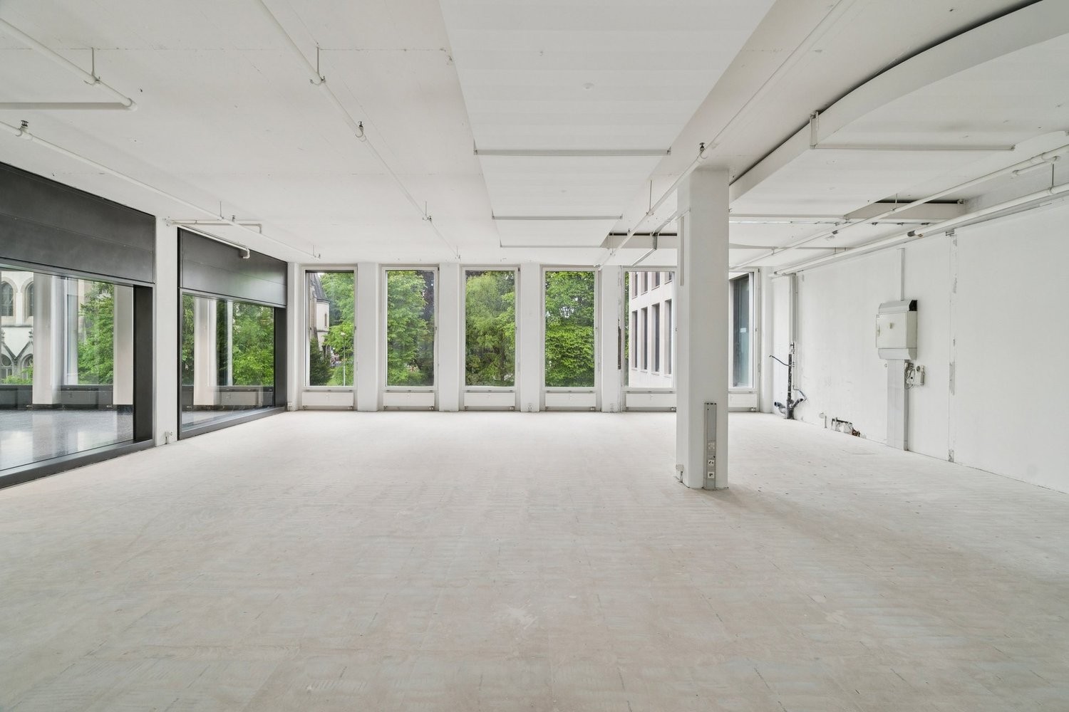 107m² shop