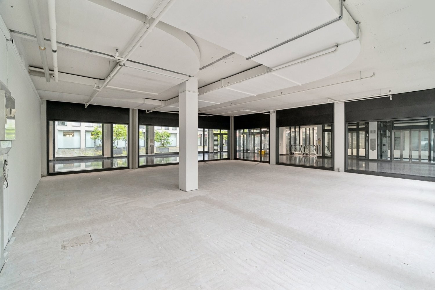 107m² shop