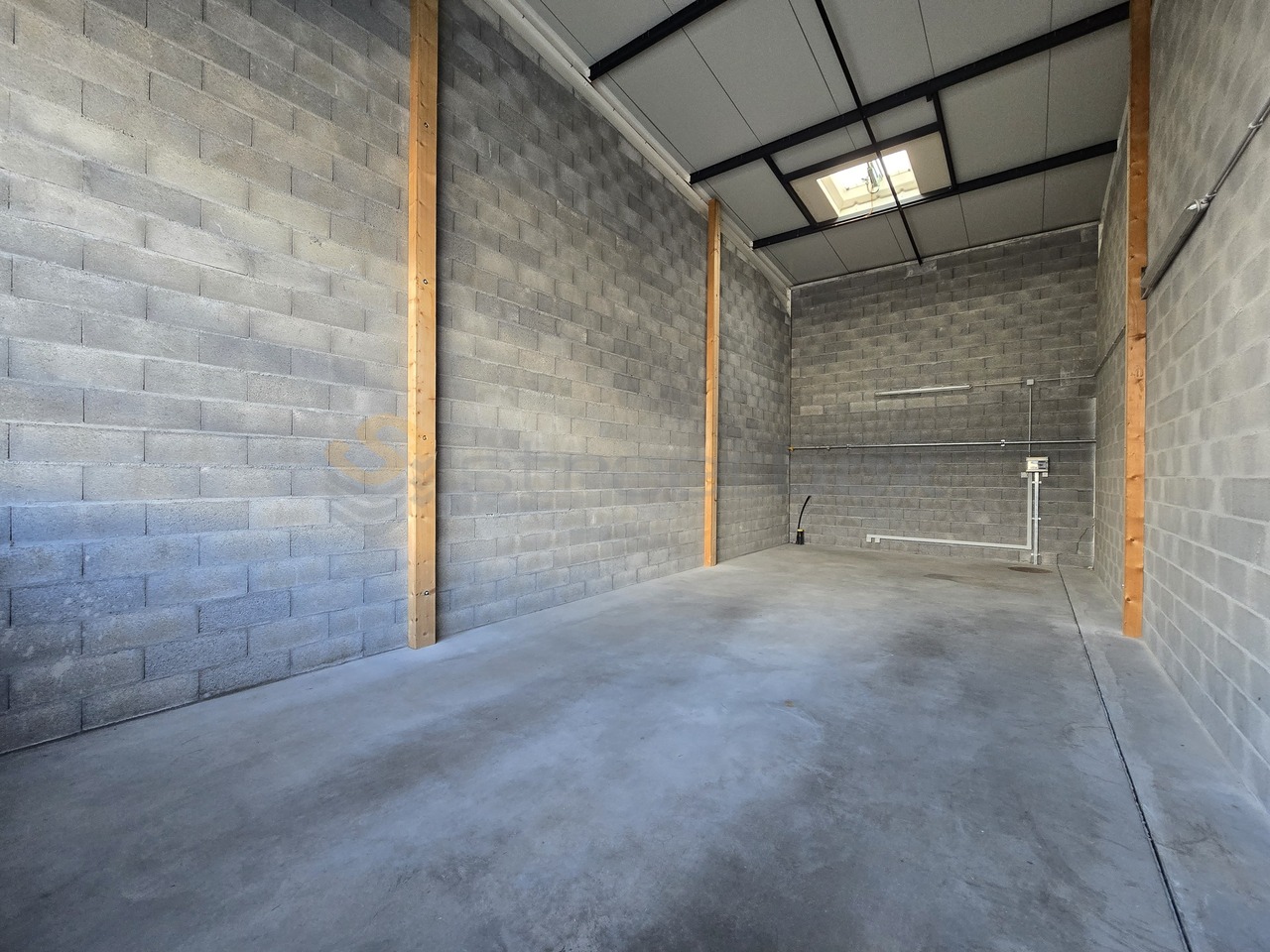 60m² commercial