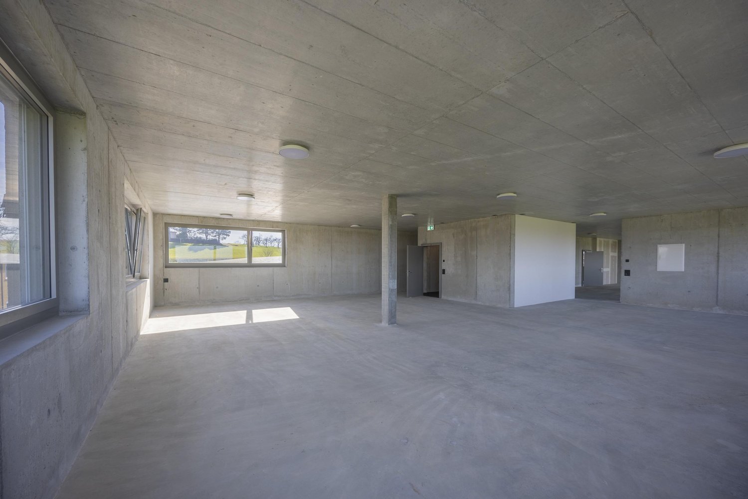 244m² office