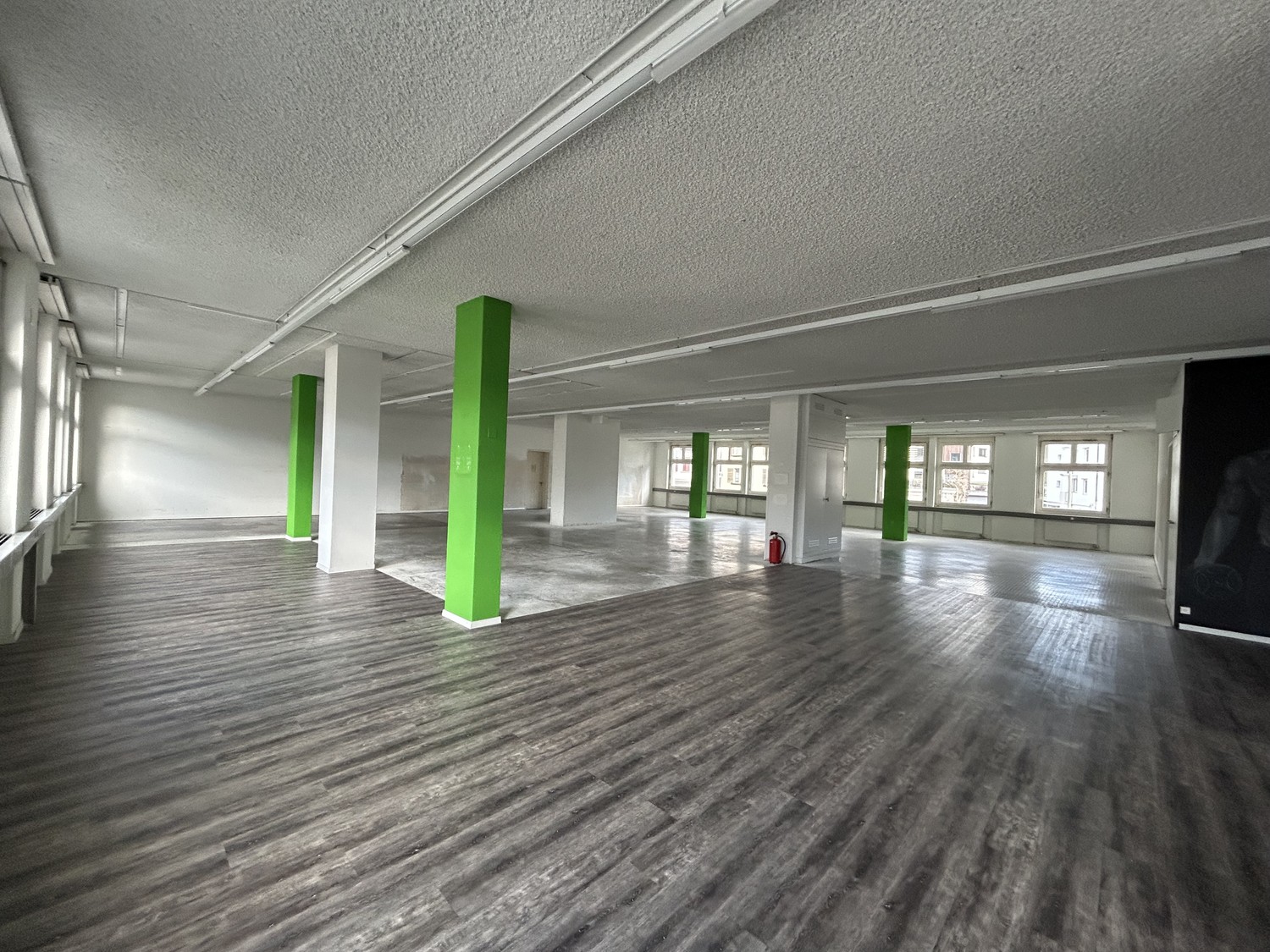 100-500m² bureau