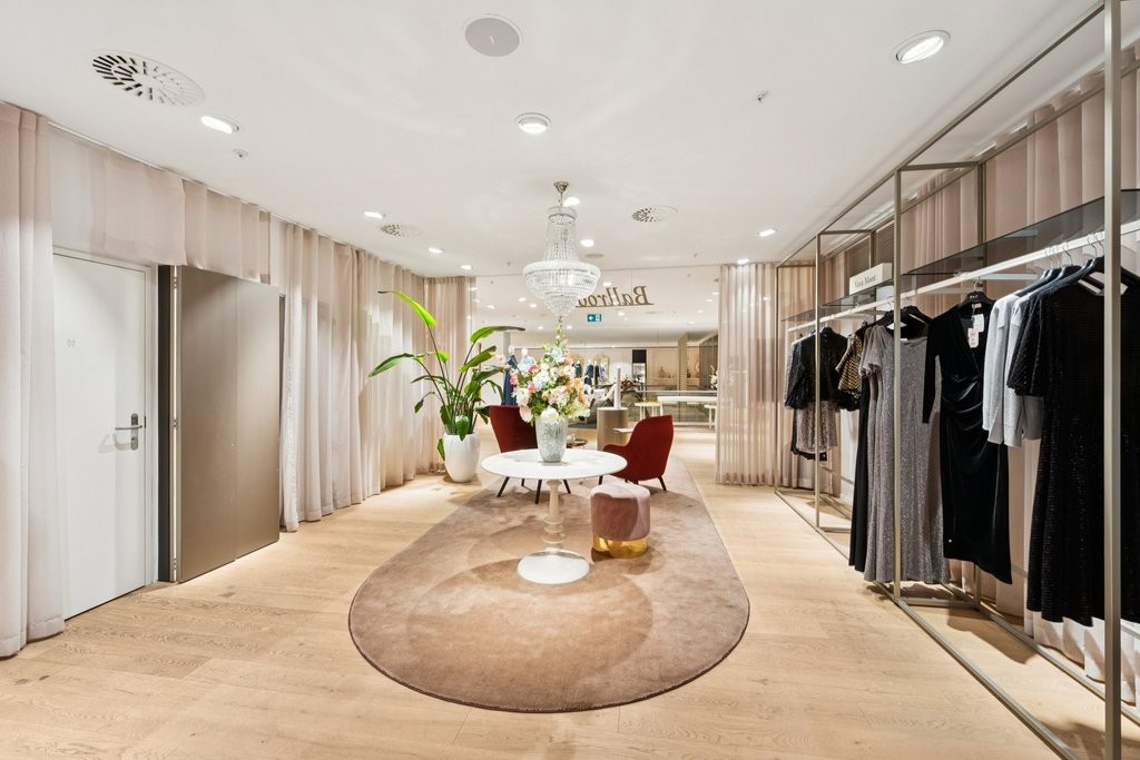 525m² negozio