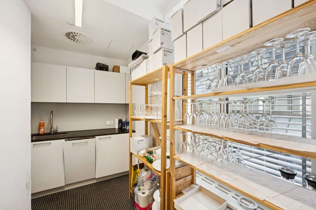 525m² negozio