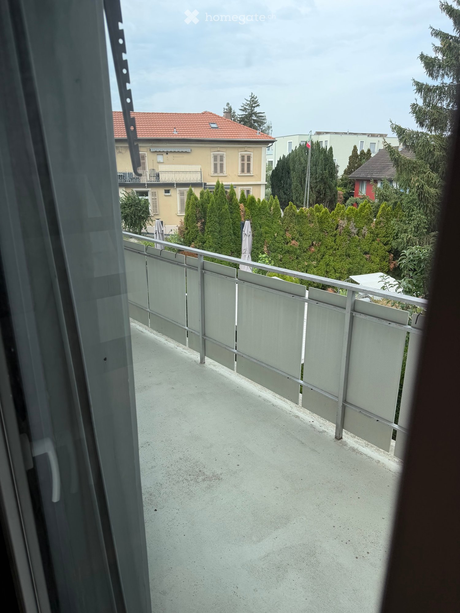 Bella casa ben curata e recentemente ristrutturata in buona posizione da affittare. Ideale per una famiglia. Ambienti luminosi, spaziosi e piacevole atmosfera abitativa.

Per ulteriori informazioni o per un appuntamento per una visita, non esitate a contattarci.

+41 78 832 09 11