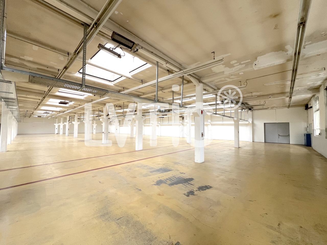 1373m² deposito