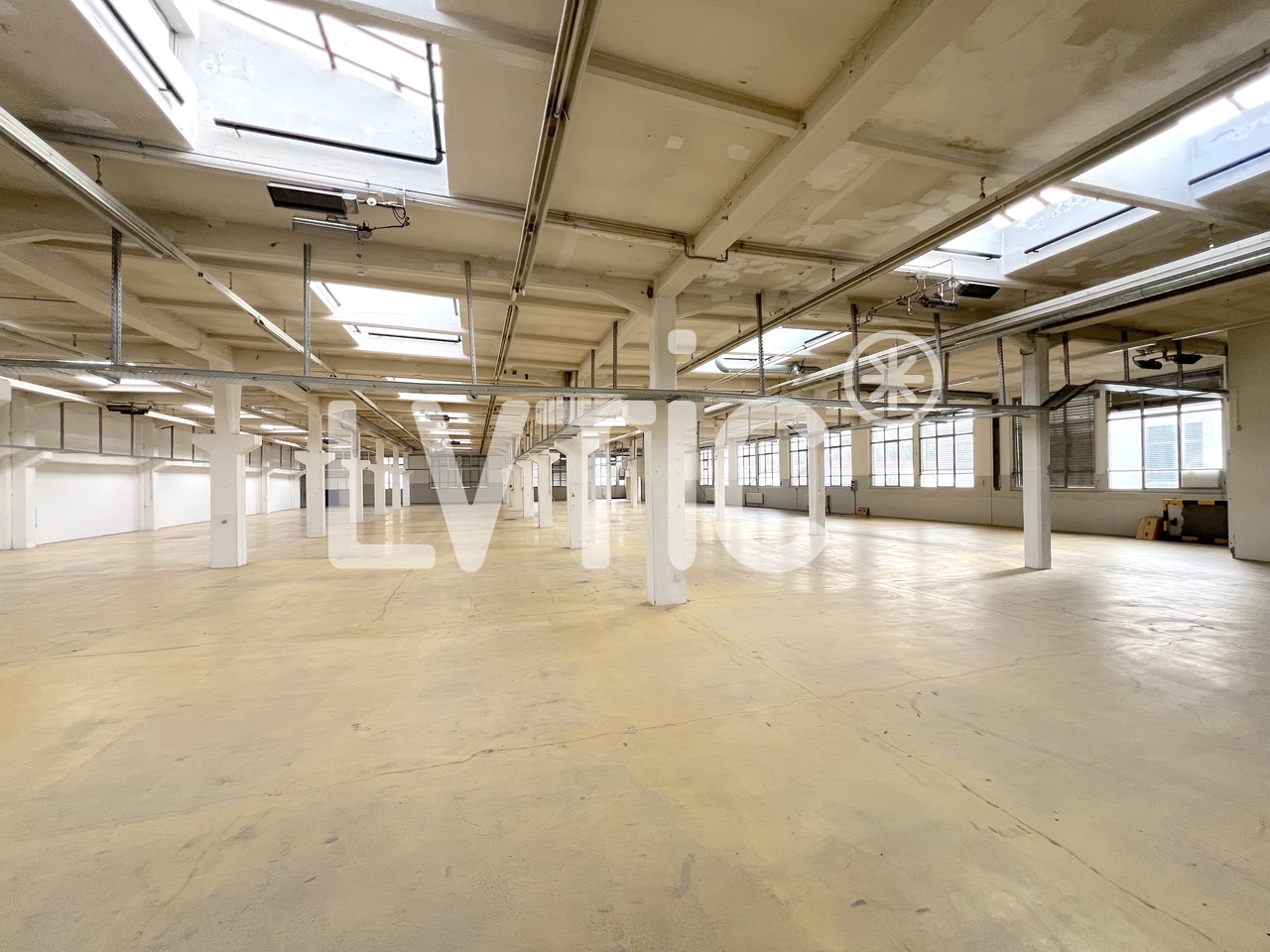 1373m² deposito