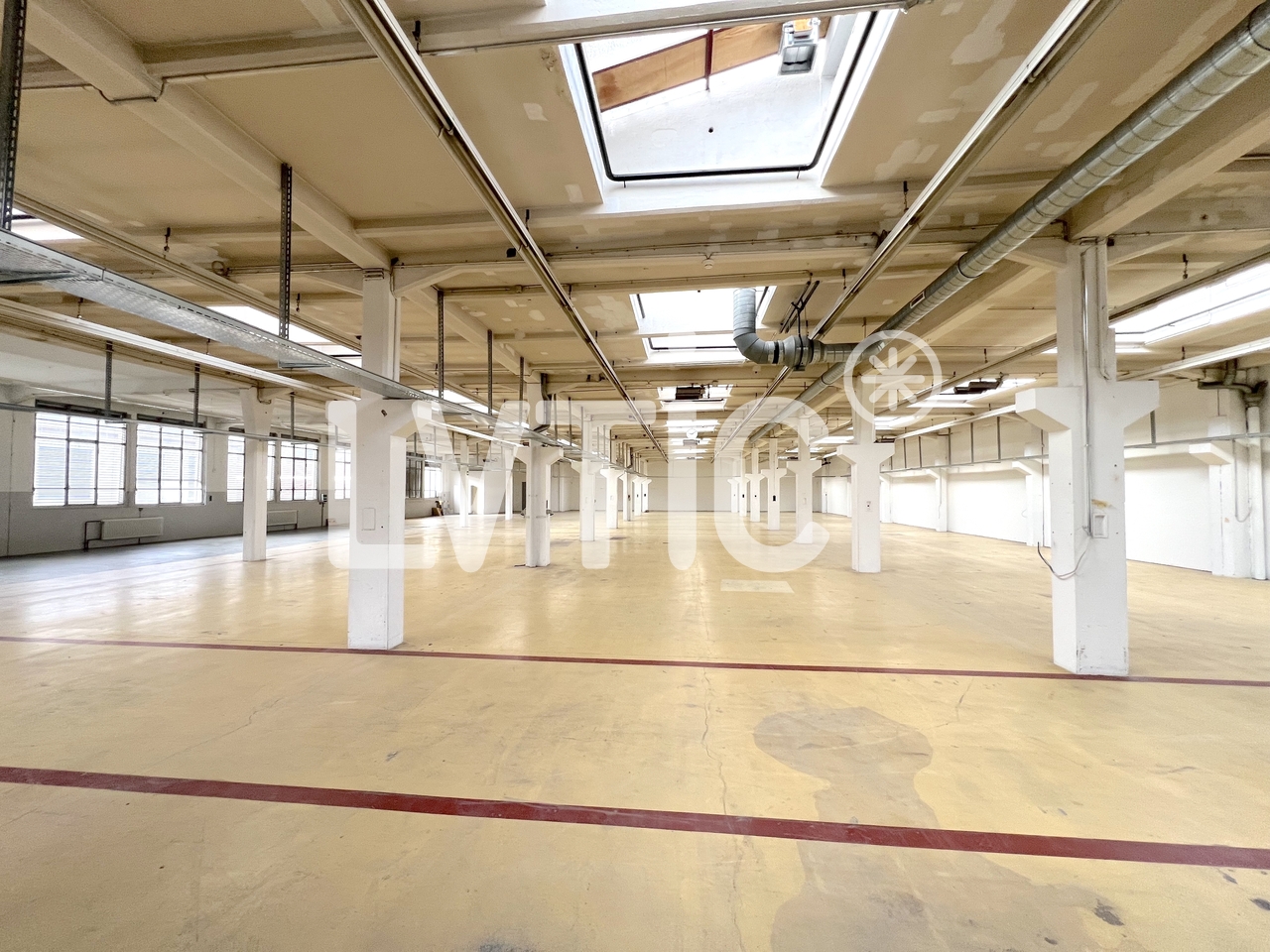1373m² deposito