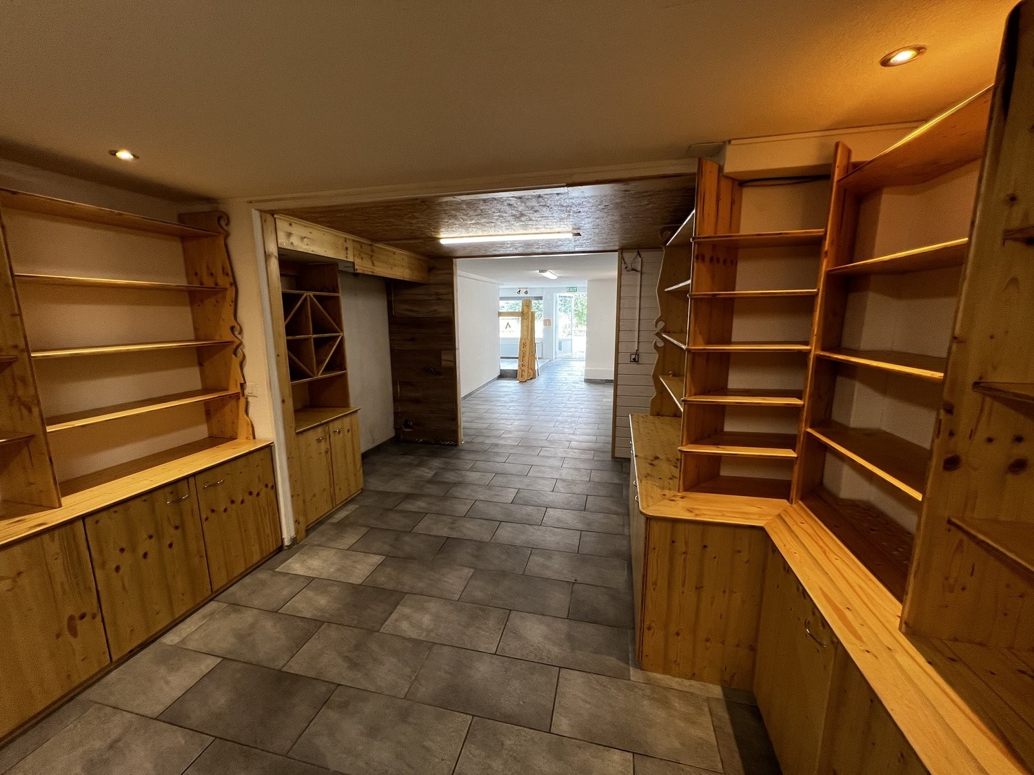 48m² negozio