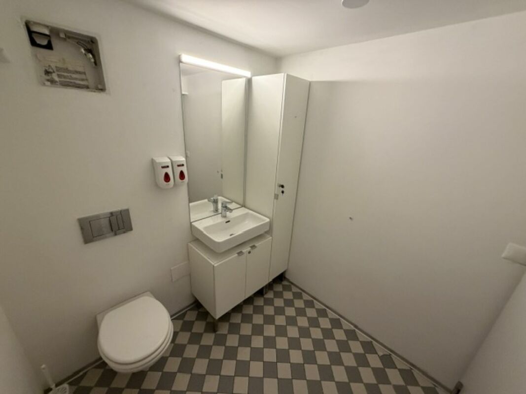 83m² commerciale